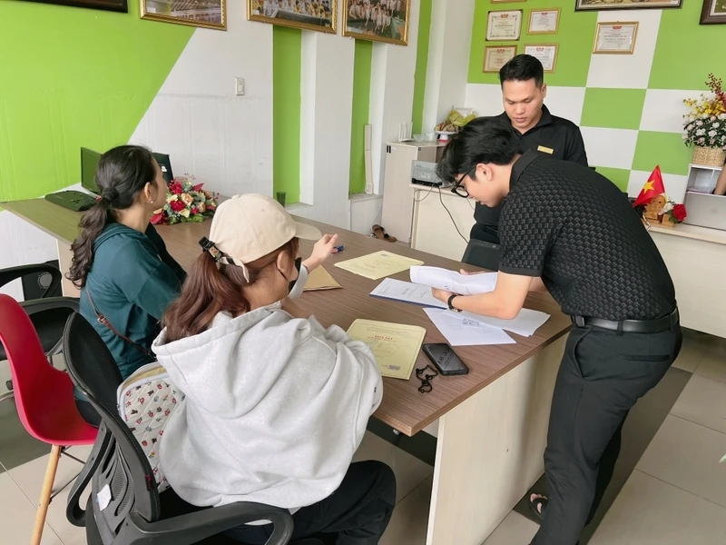 Không Khí Tấp Nập - Rộn Ràng Tại Đại Việt Cần Thơ