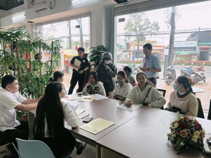 Không Khí Tấp Nập - Rộn Ràng Tại Đại Việt Cần Thơ