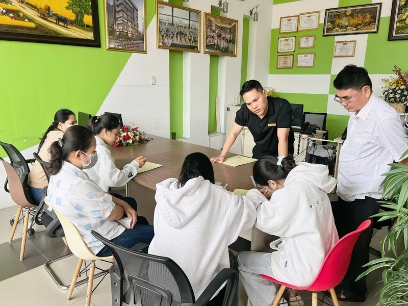 Không Khí Tấp Nập - Rộn Ràng Tại Đại Việt Cần Thơ