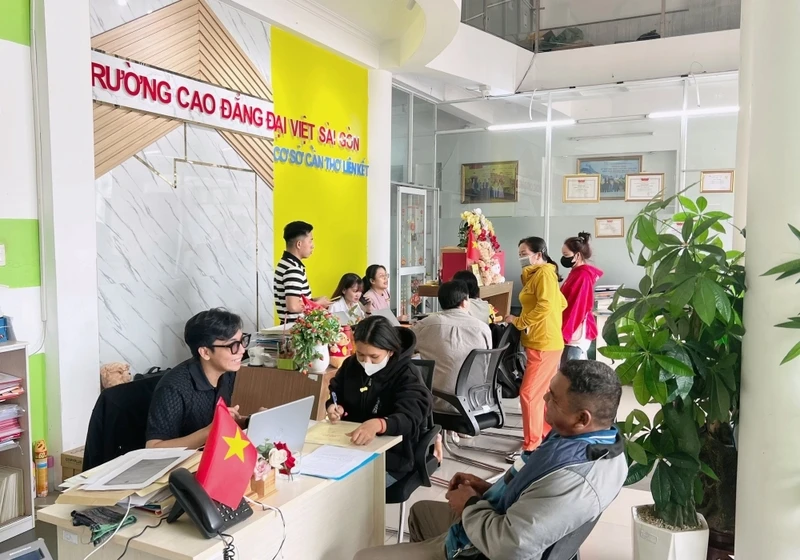 Không Khí Tấp Nập - Rộn Ràng Tại Đại Việt Cần Thơ