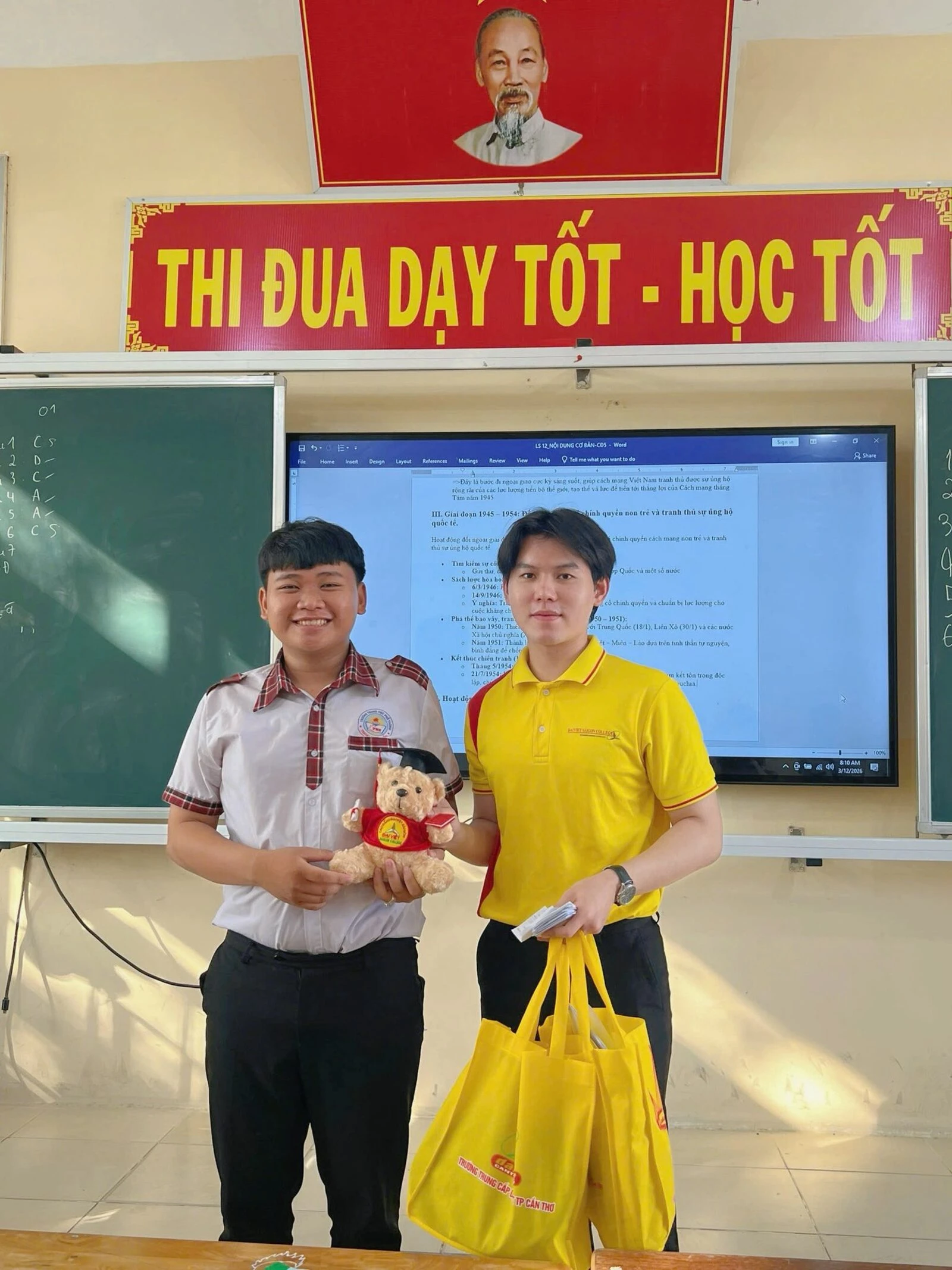 LỚP HỌC HÔM NAY BỖNG "NÁO NHIỆT" HƠN THƯỜNG NGÀY...VÌ AI AI CŨNG ĐANG SĂN QUÀ TỪ ĐẠI VIỆT CẦN THƠ!