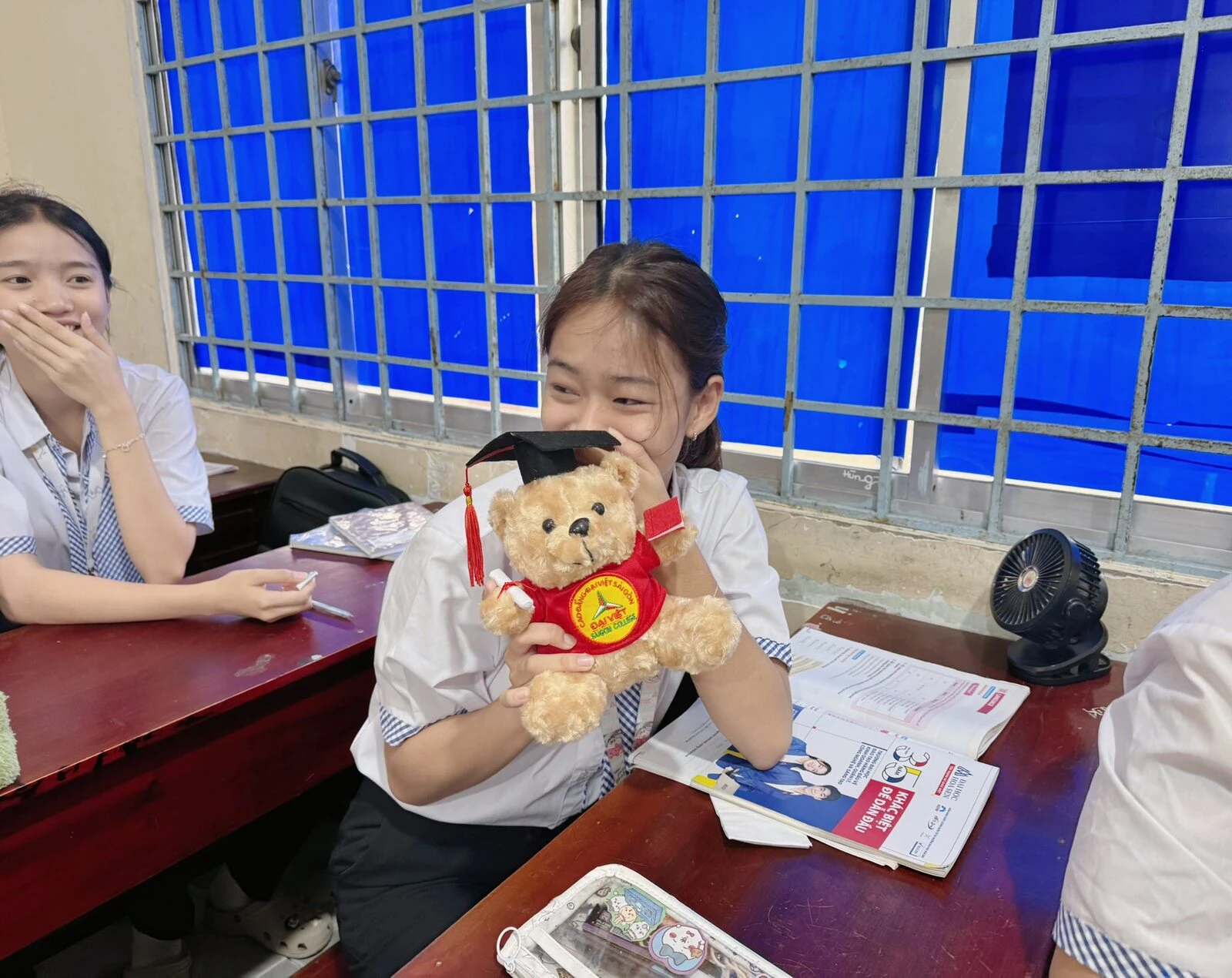 LỚP HỌC HÔM NAY BỖNG "NÁO NHIỆT" HƠN THƯỜNG NGÀY...VÌ AI AI CŨNG ĐANG SĂN QUÀ TỪ ĐẠI VIỆT CẦN THƠ!