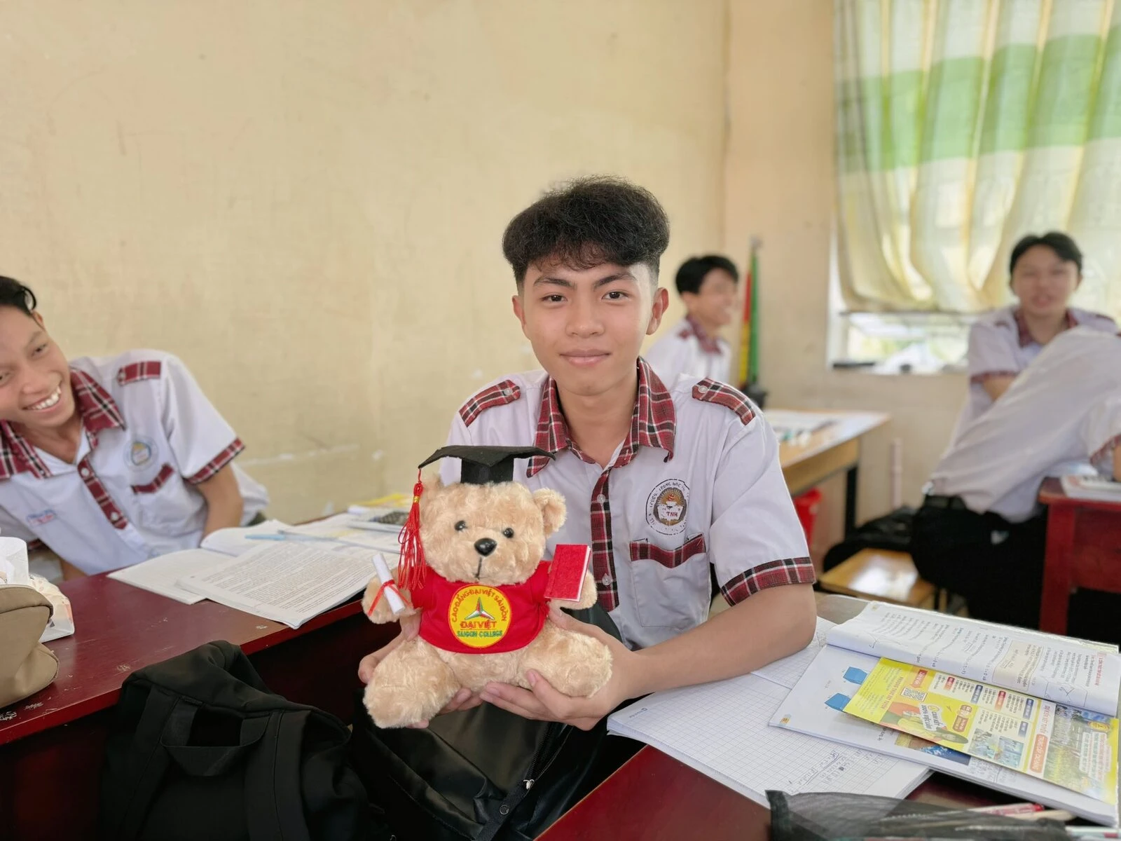 LỚP HỌC HÔM NAY BỖNG "NÁO NHIỆT" HƠN THƯỜNG NGÀY...VÌ AI AI CŨNG ĐANG SĂN QUÀ TỪ ĐẠI VIỆT CẦN THƠ!