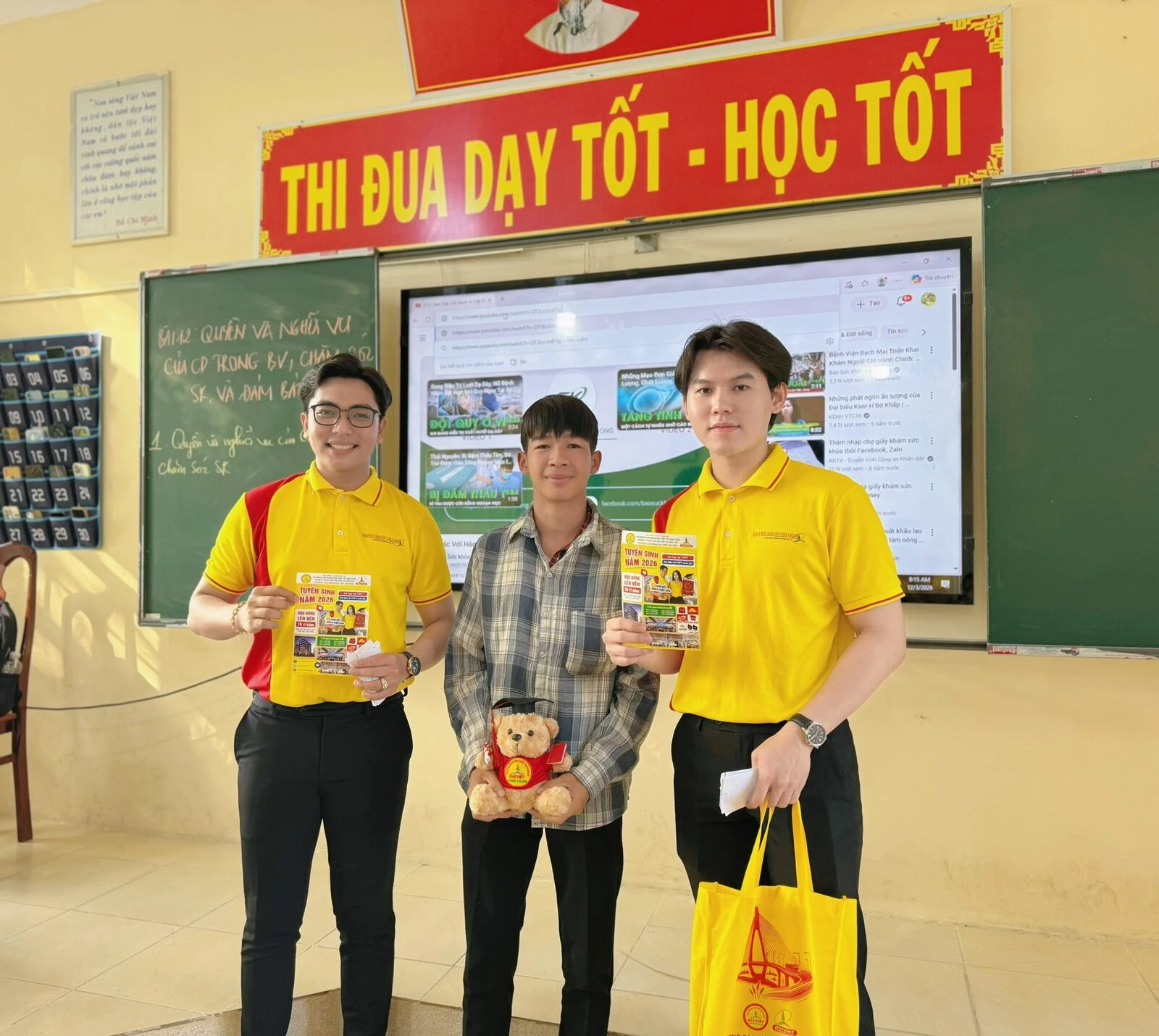 LỚP HỌC HÔM NAY BỖNG "NÁO NHIỆT" HƠN THƯỜNG NGÀY...VÌ AI AI CŨNG ĐANG SĂN QUÀ TỪ ĐẠI VIỆT CẦN THƠ!