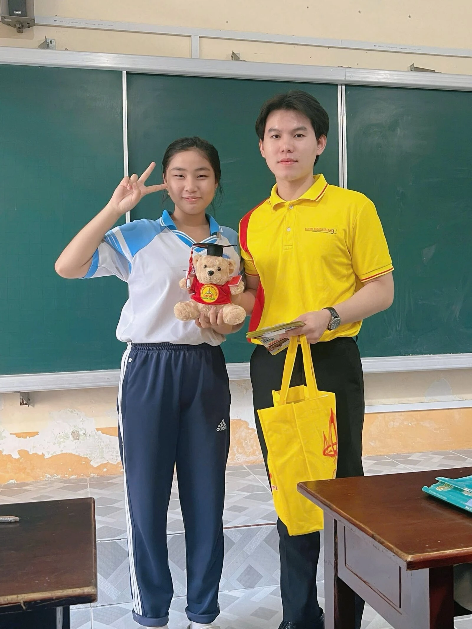 LỚP HỌC HÔM NAY BỖNG "NÁO NHIỆT" HƠN THƯỜNG NGÀY...VÌ AI AI CŨNG ĐANG SĂN QUÀ TỪ ĐẠI VIỆT CẦN THƠ!