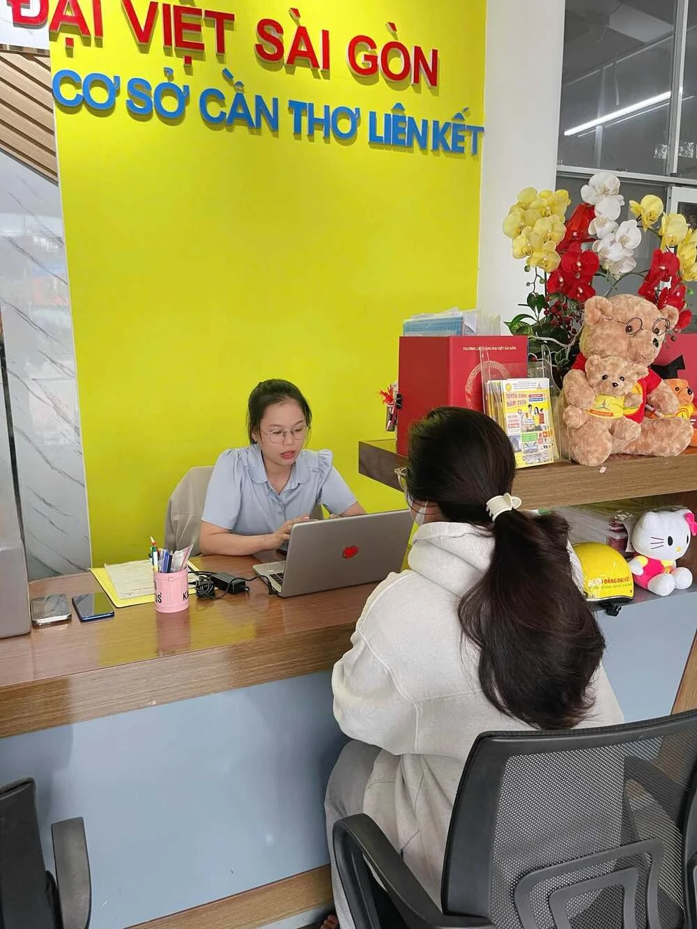 MỚI SÁNG MÀ VĂN PHÒNG TUYỂN SINH ĐÃ ĐÔNG VẬY RỒI SAO?