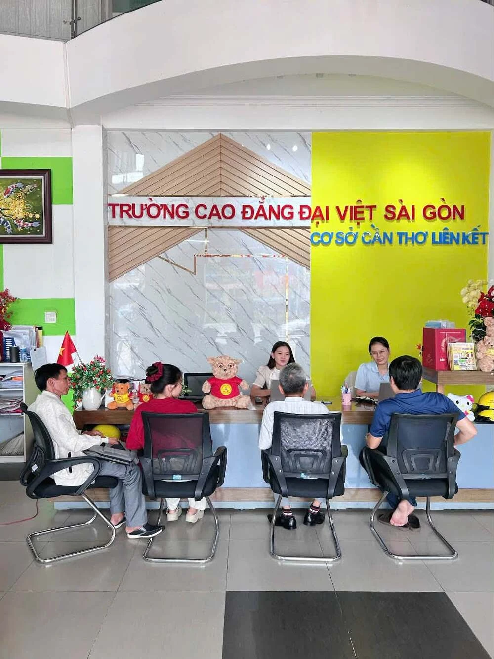 MỚI SÁNG MÀ VĂN PHÒNG TUYỂN SINH ĐÃ ĐÔNG VẬY RỒI SAO?