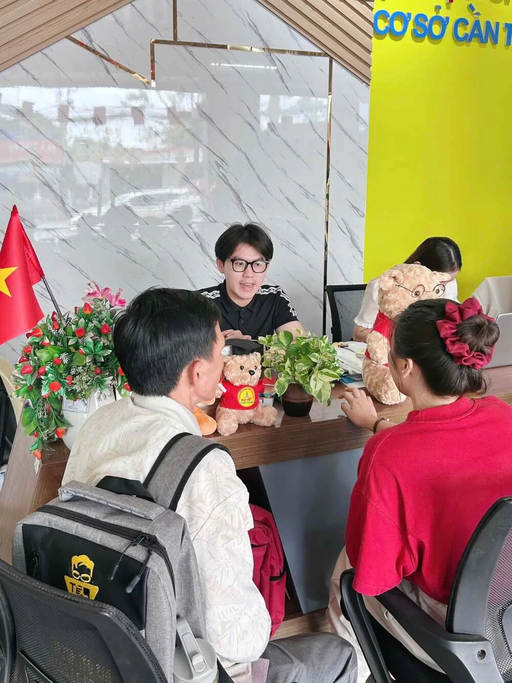 MỚI SÁNG MÀ VĂN PHÒNG TUYỂN SINH ĐÃ ĐÔNG VẬY RỒI SAO?
