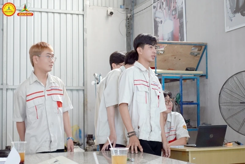 Một Buổi Báo Cáo Khóa Luận Tốt Nghiệp Tại Đại Việt Tp Cần Thơ Sẽ Như Thế Nào ?