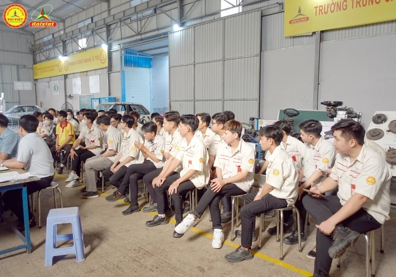 Một Buổi Báo Cáo Khóa Luận Tốt Nghiệp Tại Đại Việt Tp Cần Thơ Sẽ Như Thế Nào ?