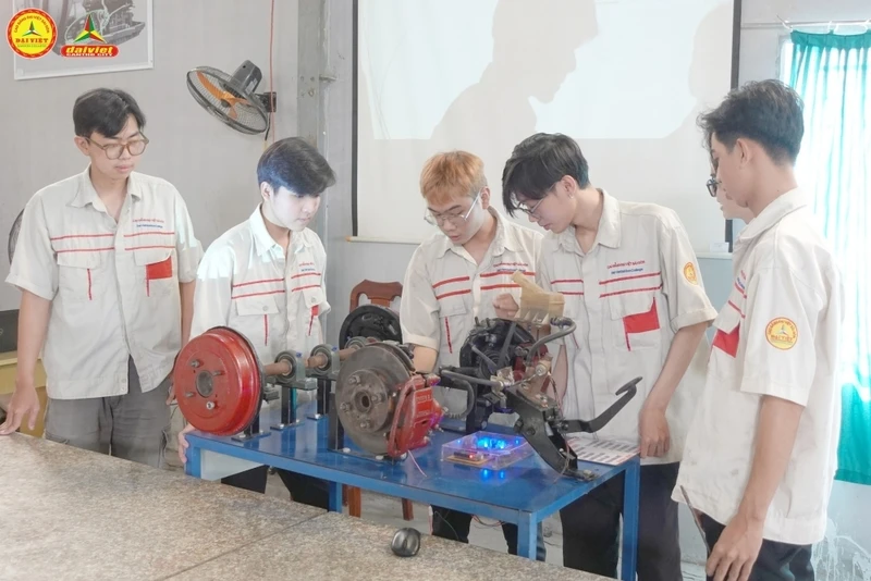 Một Buổi Báo Cáo Khóa Luận Tốt Nghiệp Tại Đại Việt Tp Cần Thơ Sẽ Như Thế Nào ?