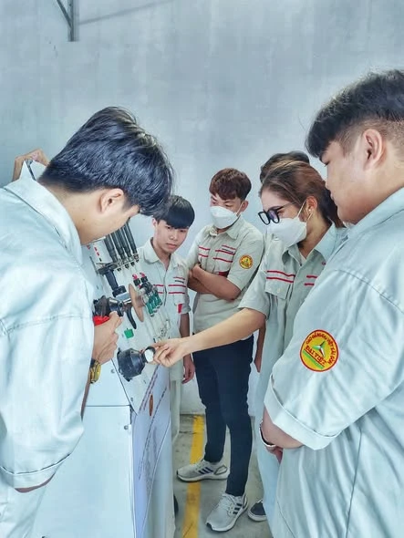 Câu chuyện bông hồng lớp Công nghệ Ô tô và cơ hội tuyển sinh tại Trường Cao Đẳng Đại Việt Sài Gòn Cơ Sở Cần Thơ