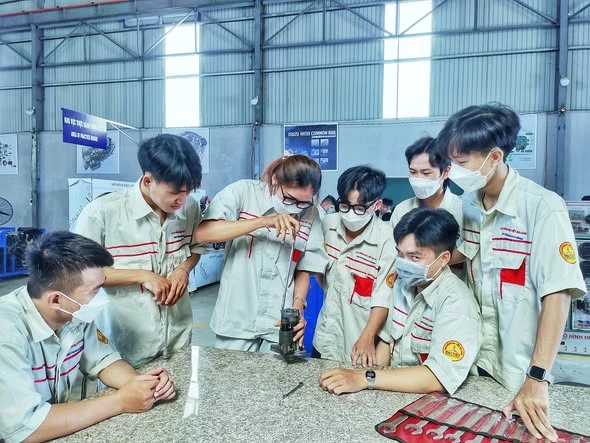 Câu chuyện bông hồng lớp Công nghệ Ô tô và cơ hội tuyển sinh tại Trường Cao Đẳng Đại Việt Sài Gòn Cơ Sở Cần Thơ