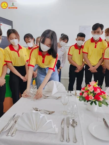 Ngành Quản Trị Nhà Hàng: Cơ Hội Nghề Nghiệp và Tuyển Sinh Đại Việt Sài Gòn Cơ Sở Cần Thơ