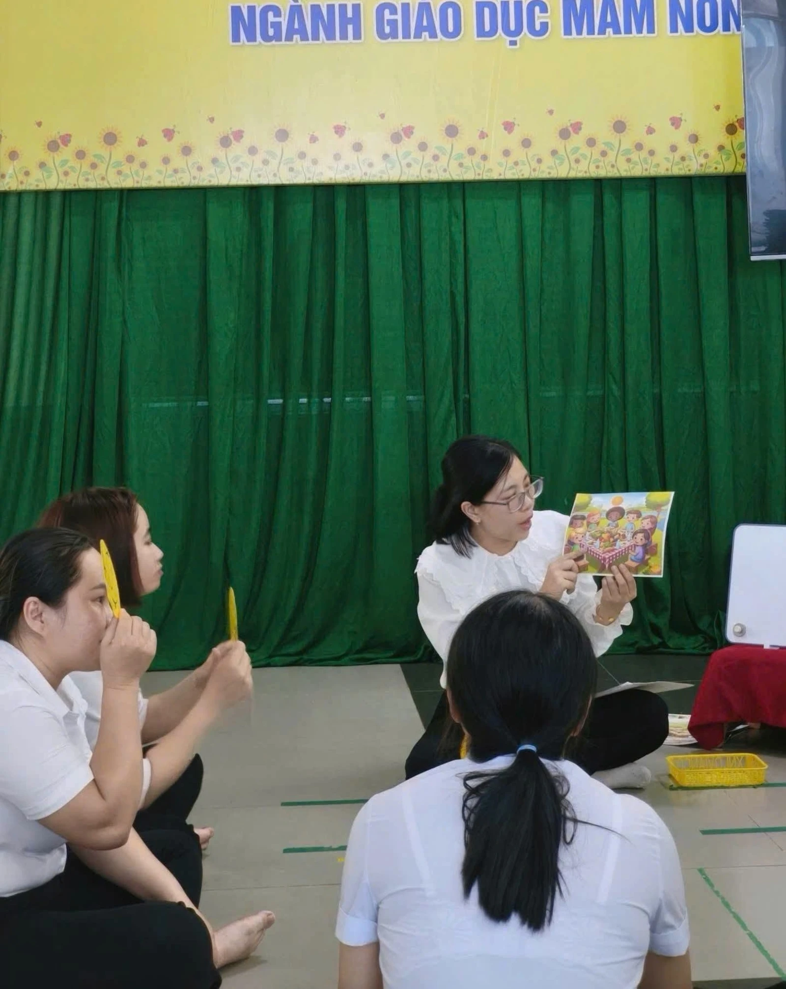 RỰC RỠ NGÀY BẢO VỆ KHÓA LUẬN TỐT NGHIỆP NGÀNH GIÁO DỤC MẦM NON
