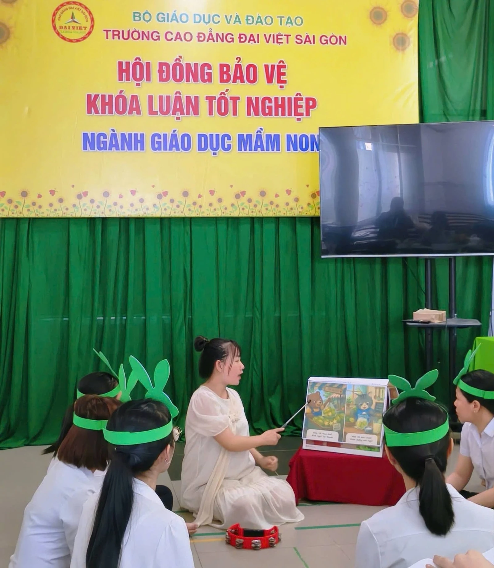 RỰC RỠ NGÀY BẢO VỆ KHÓA LUẬN TỐT NGHIỆP NGÀNH GIÁO DỤC MẦM NON