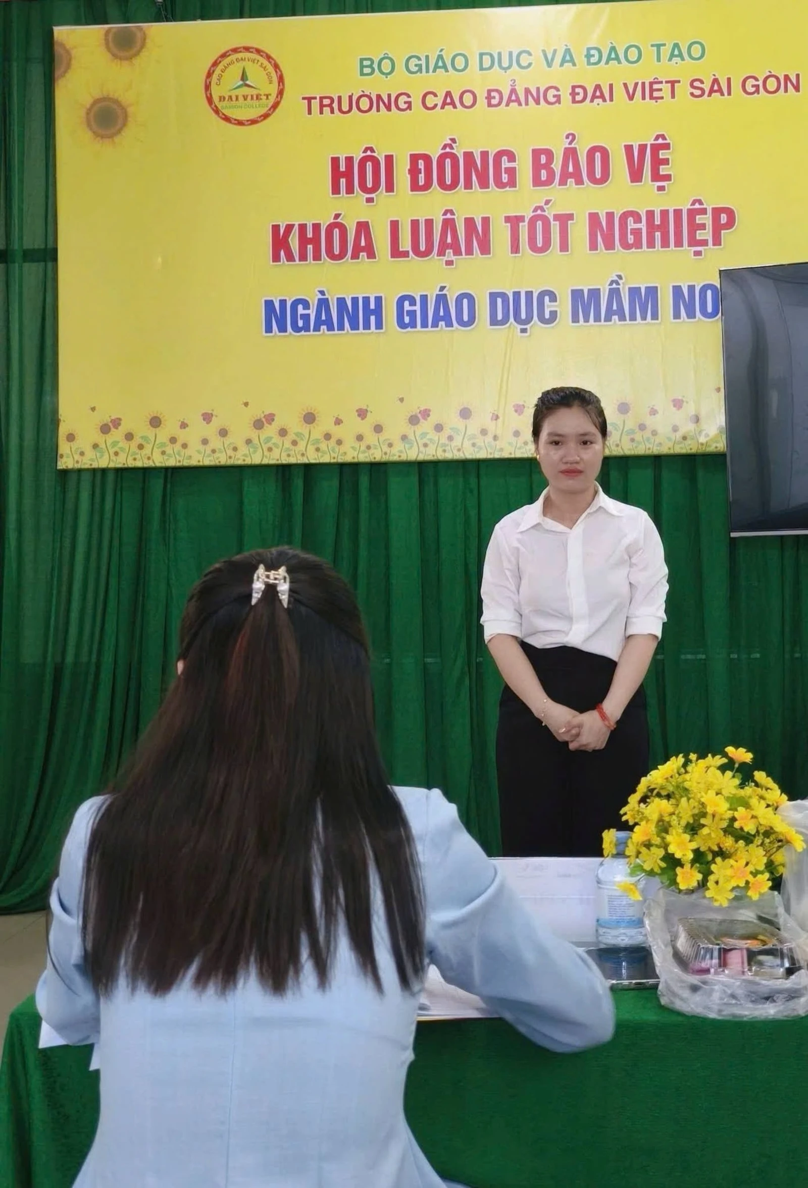 RỰC RỠ NGÀY BẢO VỆ KHÓA LUẬN TỐT NGHIỆP NGÀNH GIÁO DỤC MẦM NON