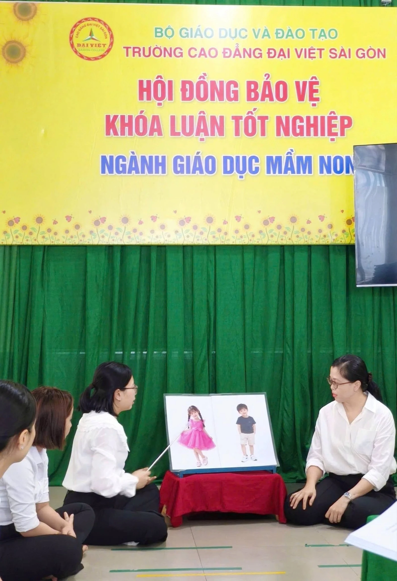 RỰC RỠ NGÀY BẢO VỆ KHÓA LUẬN TỐT NGHIỆP NGÀNH GIÁO DỤC MẦM NON