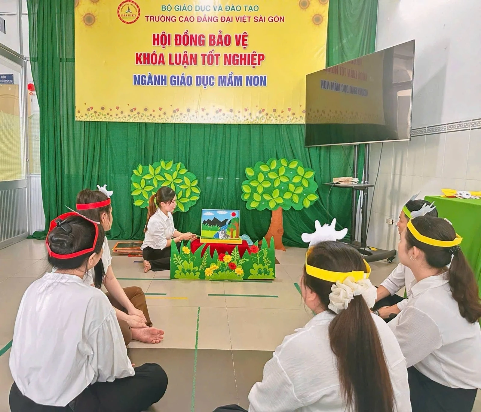 RỰC RỠ NGÀY BẢO VỆ KHÓA LUẬN TỐT NGHIỆP NGÀNH GIÁO DỤC MẦM NON