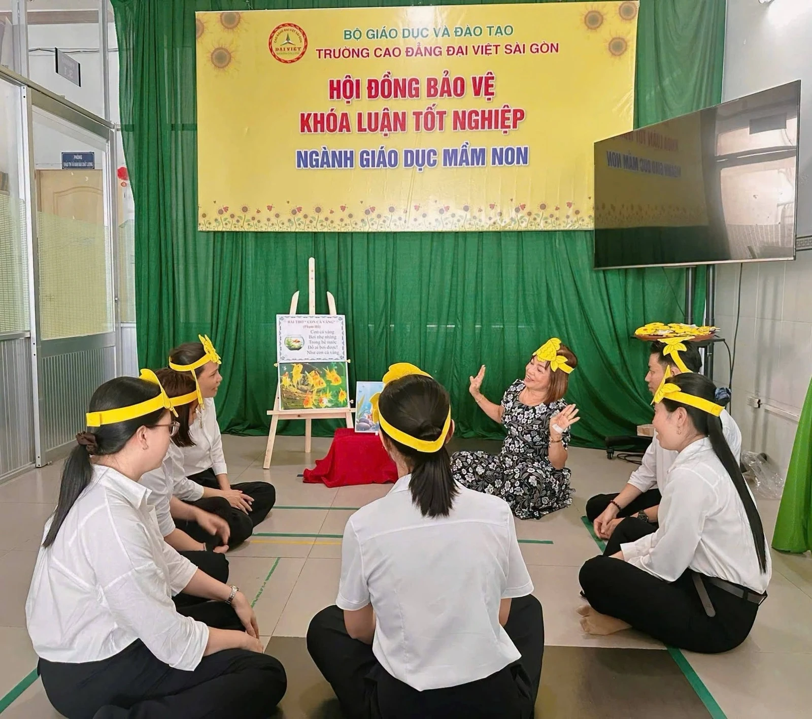 RỰC RỠ NGÀY BẢO VỆ KHÓA LUẬN TỐT NGHIỆP NGÀNH GIÁO DỤC MẦM NON