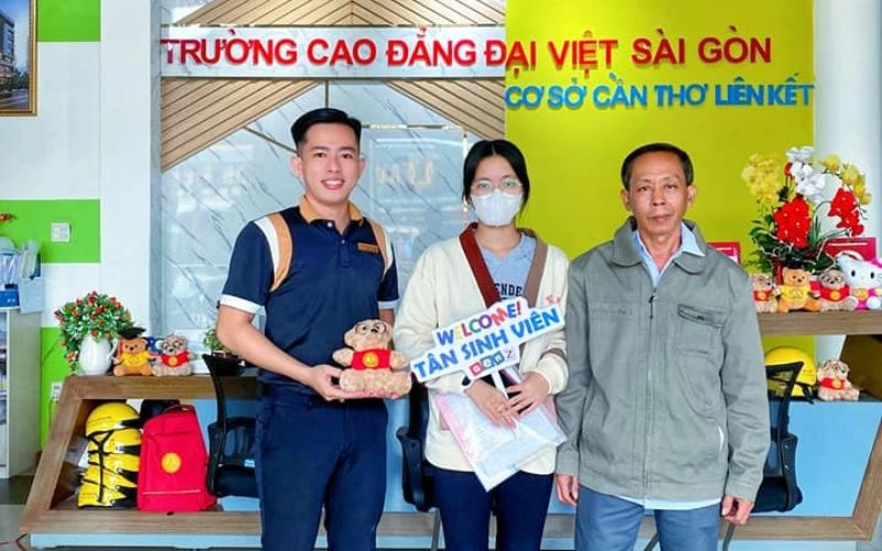 Tân Sinh Viên Đến Thì Đại Việt Tp Cần Thơ Đón