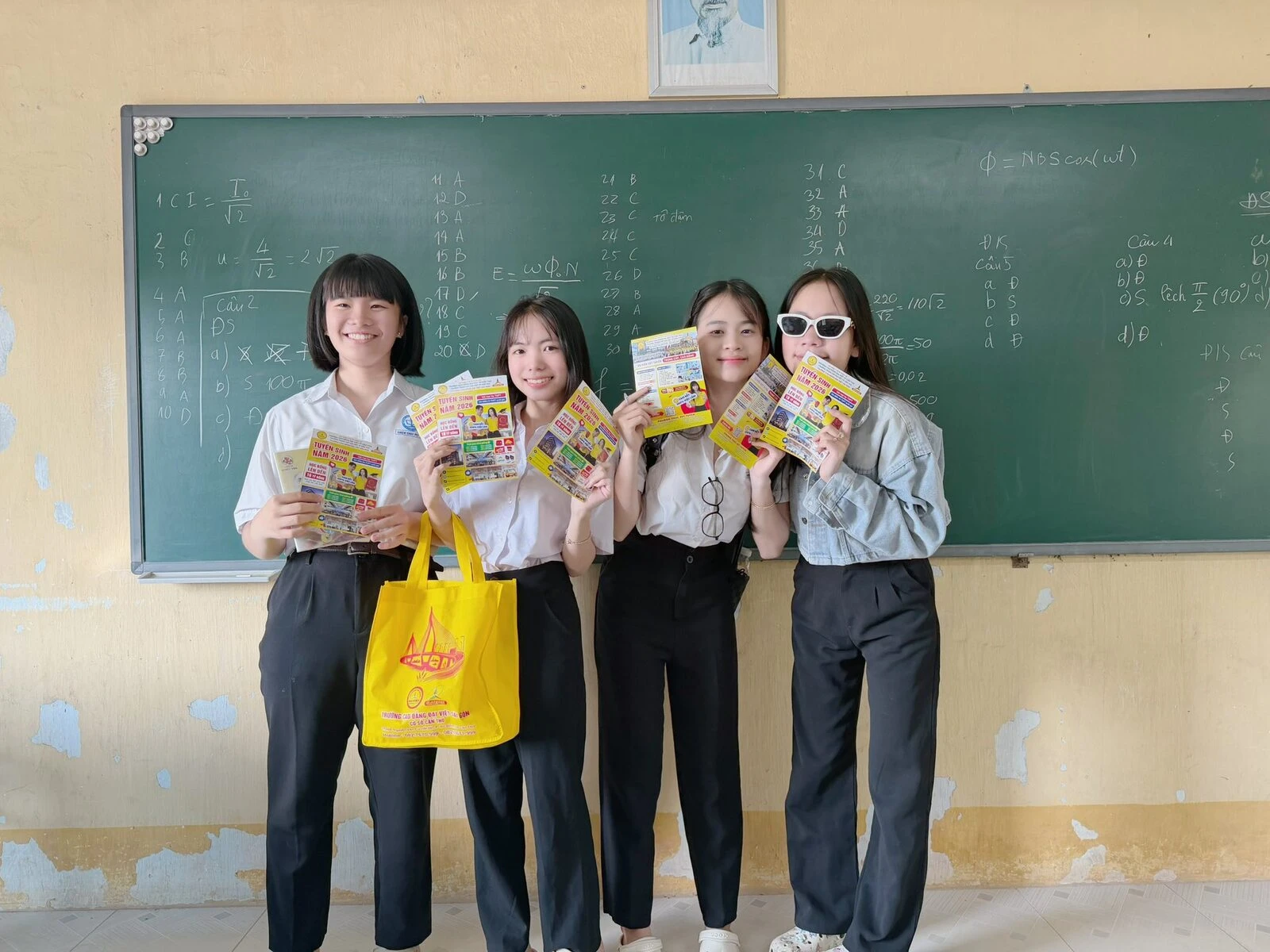 TẾT ĐẾN XUÂN VỀ, HÀNH TRÌNH HƯỚNG NGHIỆP VẪN TIẾP TỤC