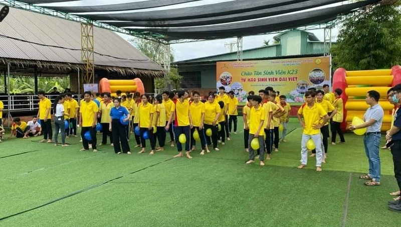 Thông Báo Về Việc Tổ Chức Chương Trình Chào Đón Tân Sinh Viên 2024 Chủ Đề Tự Hào Sinh Viên Đại Việt