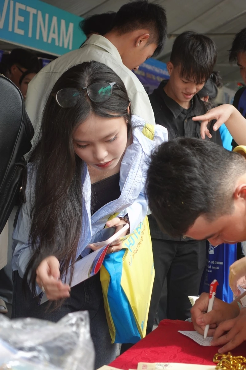 Trường Cao Đẳng Đại Việt Sài Gòn Cơ Sở Cần Thơ Tại Ngày Hội Tuyển Sinh Đại Học Cần Thơ