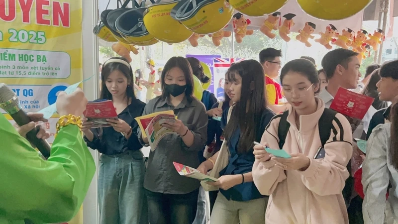 Trường Cao Đẳng Đại Việt Sài Gòn Cơ Sở Cần Thơ Tại Ngày Hội Tuyển Sinh Đại Học Cần Thơ