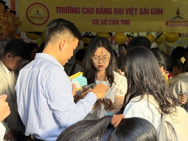 Trường Cao Đẳng Đại Việt Sài Gòn Cơ Sở Cần Thơ Tại Ngày Hội Tuyển Sinh Đại Học Cần Thơ