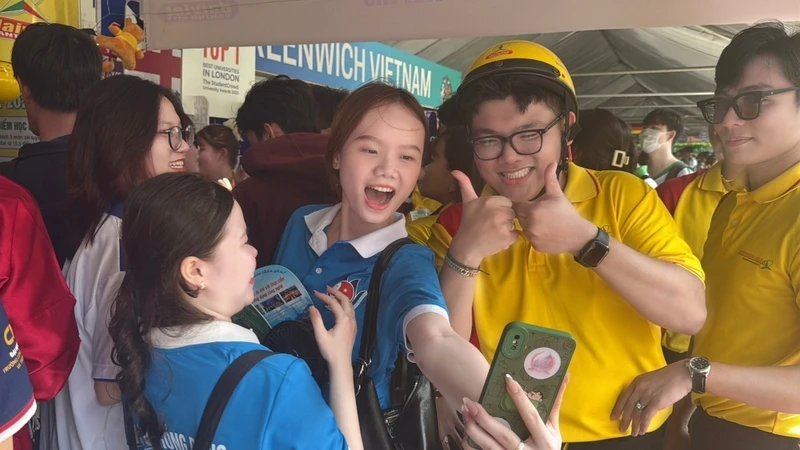 Trường Cao Đẳng Đại Việt Sài Gòn Cơ Sở Cần Thơ Tại Ngày Hội Tuyển Sinh Đại Học Cần Thơ