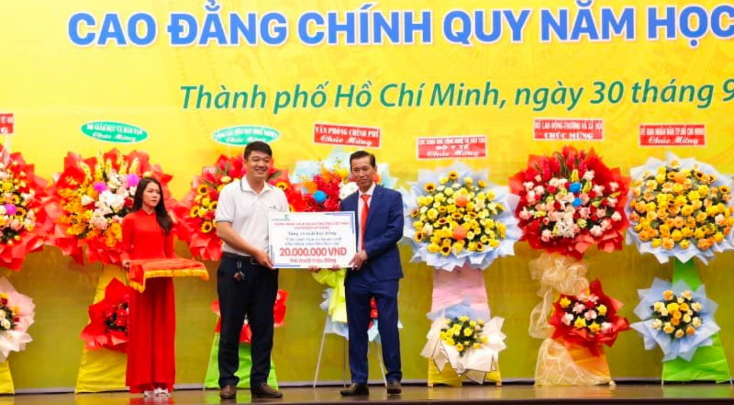 Cao Đẳng Đại Việt Sài Gòn Trao Tặng 96 Suất Học Bổng Cho Sinh Viên