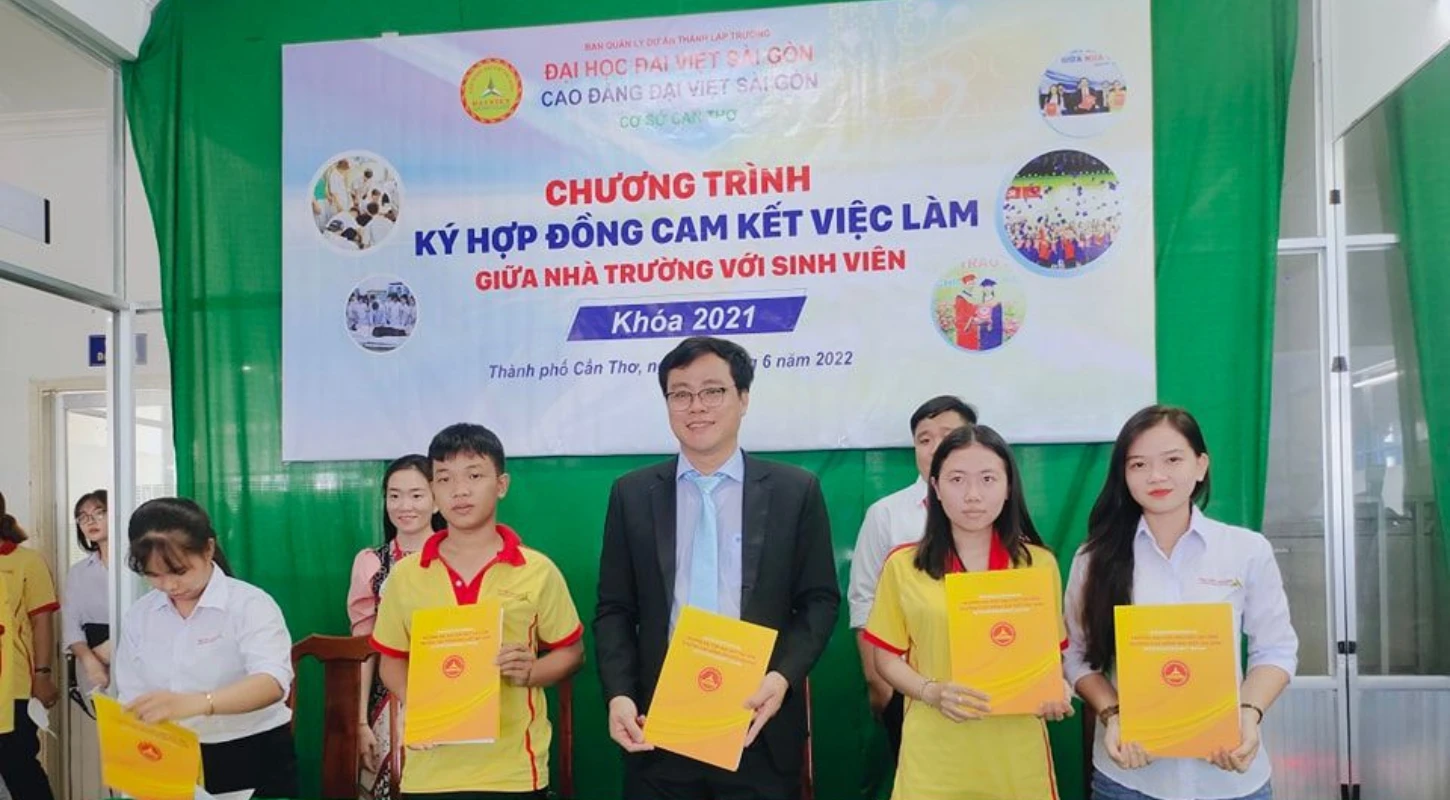 Chương Trình Ký Hợp Đồng Cam Kết Và Giới Thiệu Việc Làm Với Sinh Viên Khóa 2021