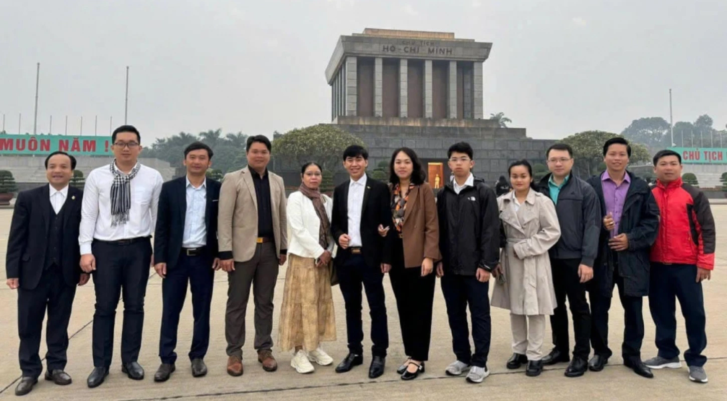 Chuyến Tham Quan Ý Nghĩa Tại Lăng Chủ Tịch Hồ Chí Minh – Đại Việt Cần Thơ