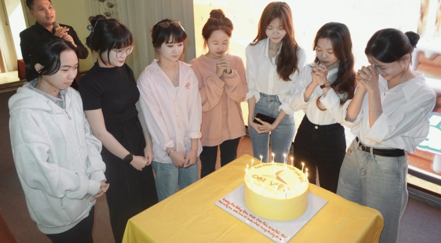 Đại Việt Cần Thơ Chúc Mừng Sinh Nhật Tân Sinh Viên Đợt 4 Tháng 8