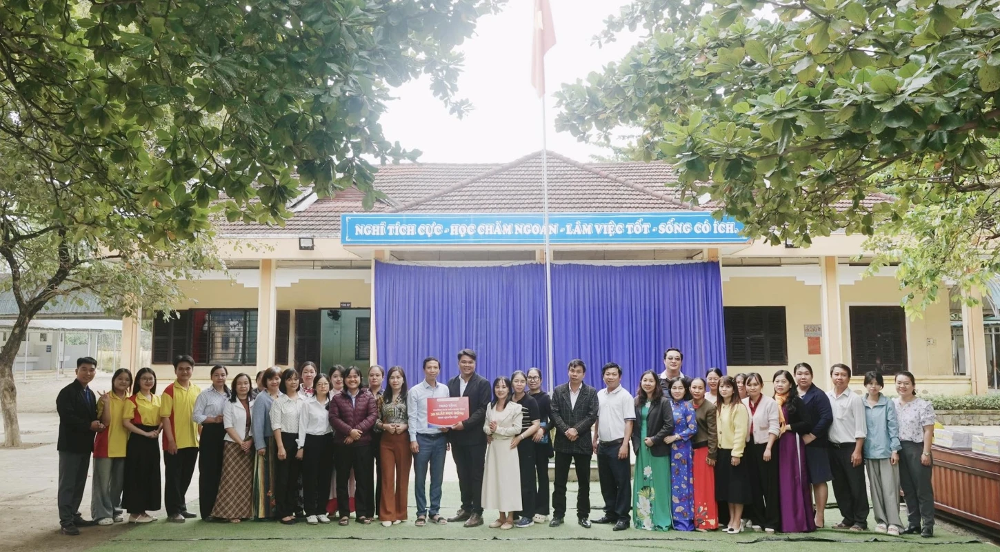 ĐẠI VIỆT CẦN THƠ CHUNG TAY HỖ TRỢ THẦY CÔ VÀ HỌC SINH VƯỢT QUA THIỆT HẠI SAU LŨ