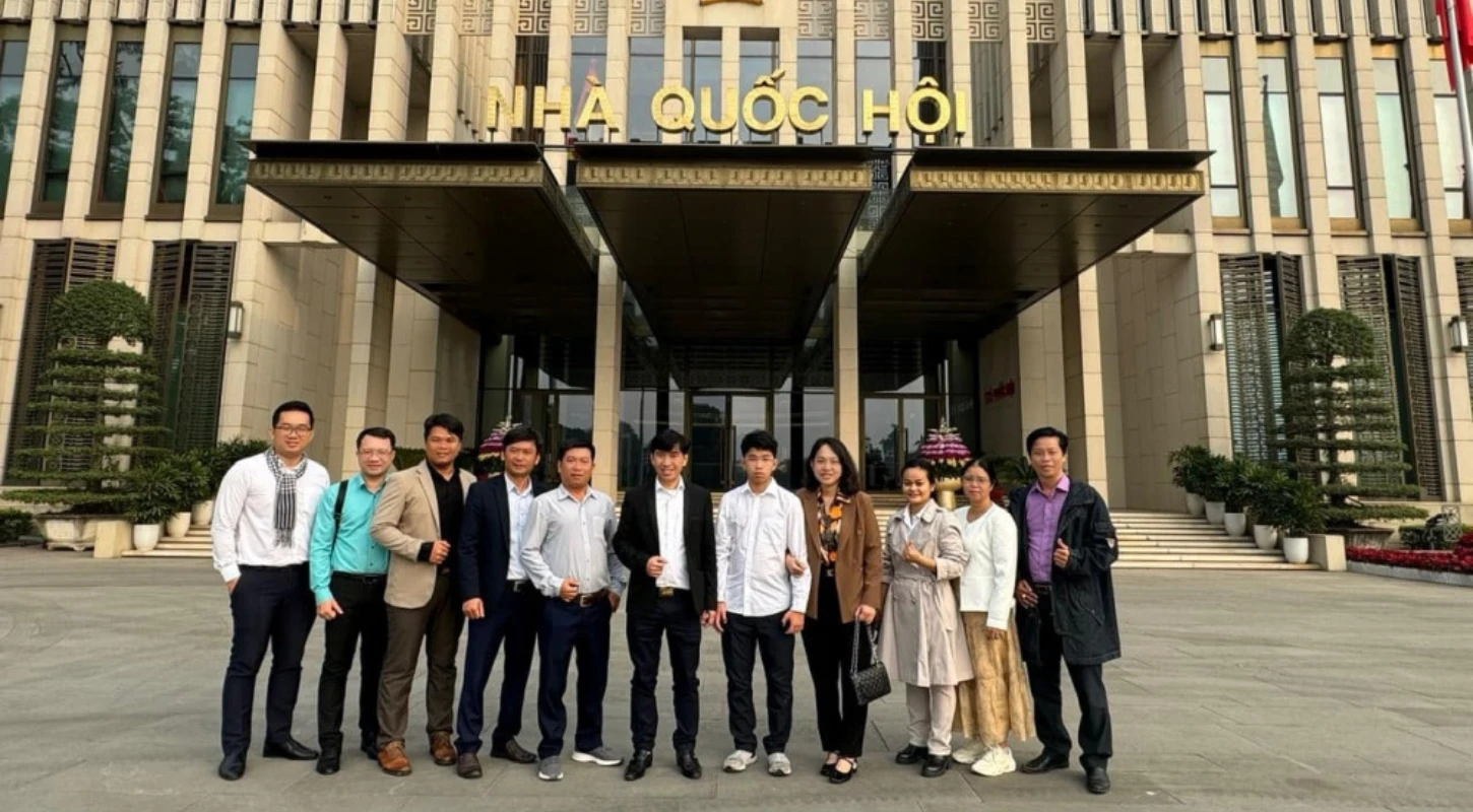 Đại Việt Cần Thơ Tham Quan Tòa Nhà Quốc Hội – Hành Trình Ý Nghĩa