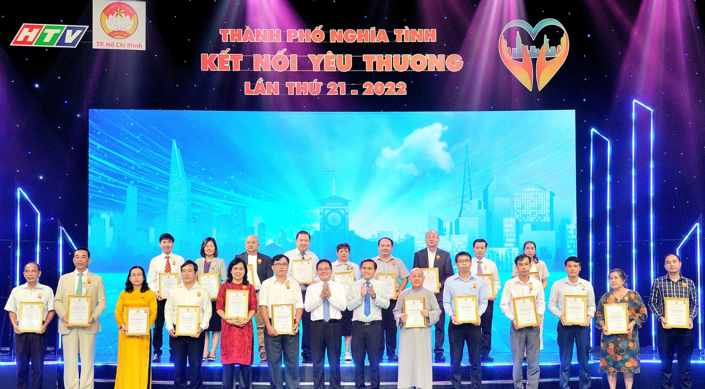 Đại Việt Sài Gòn Ủng Hộ 50 Triệu Đồng Cho Quỹ “Vì Người Nghèo”