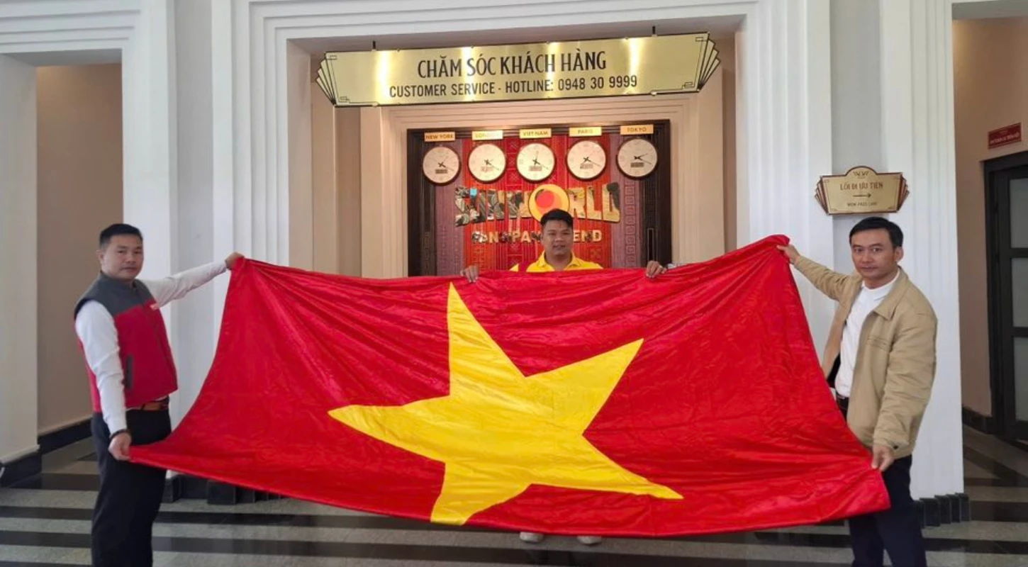 Đại Việt Tiếp Nhận Lá Cờ Tổ Quốc Từ Đỉnh Fansipan – Niềm Tự Hào Dân Tộc