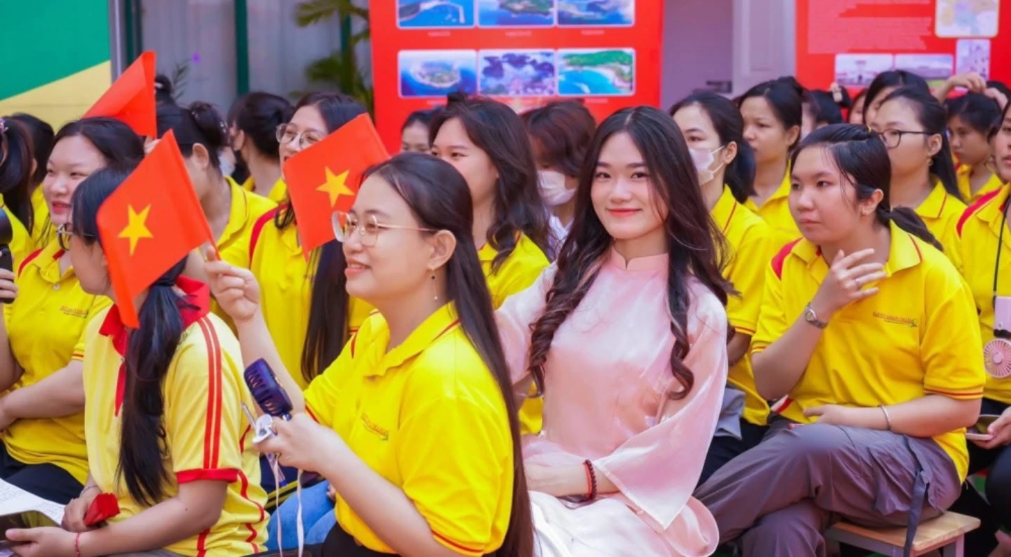 Khoảnh Khắc Tự Hào Của Tuổi Trẻ