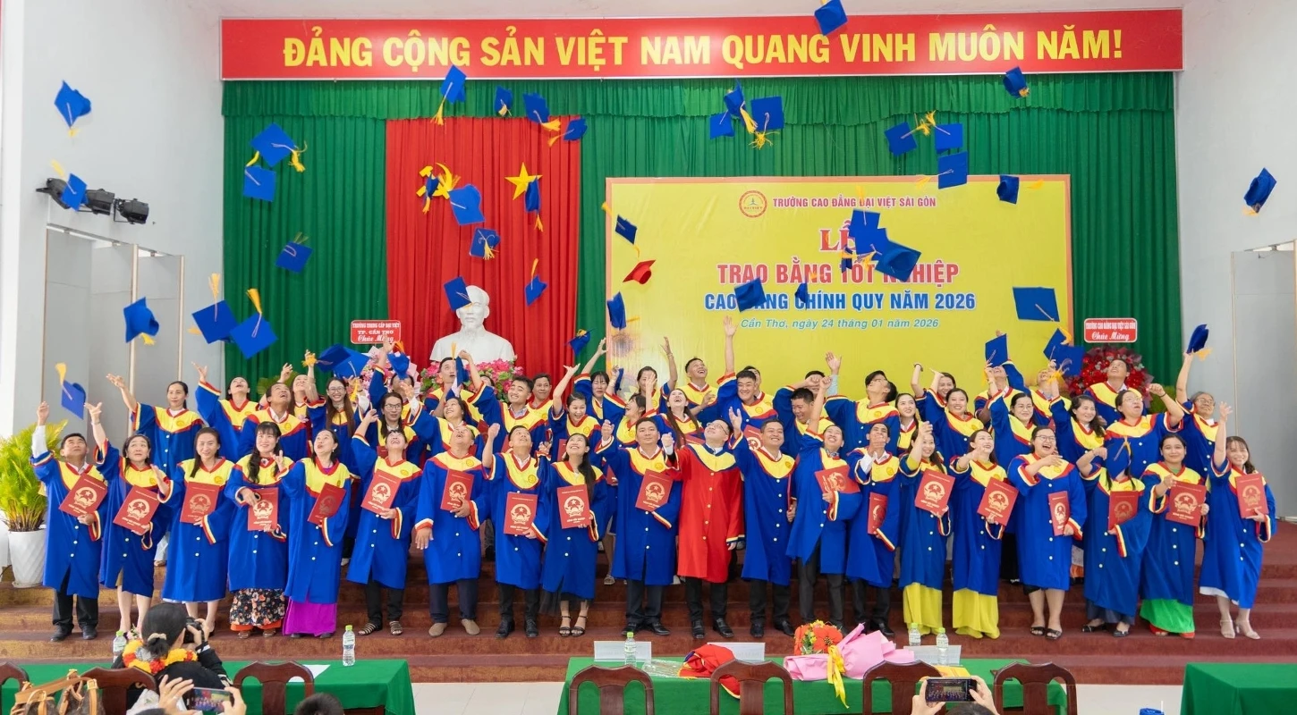 Một Chặng Đường Khép Lại - Một Hành Trình Mở Ra