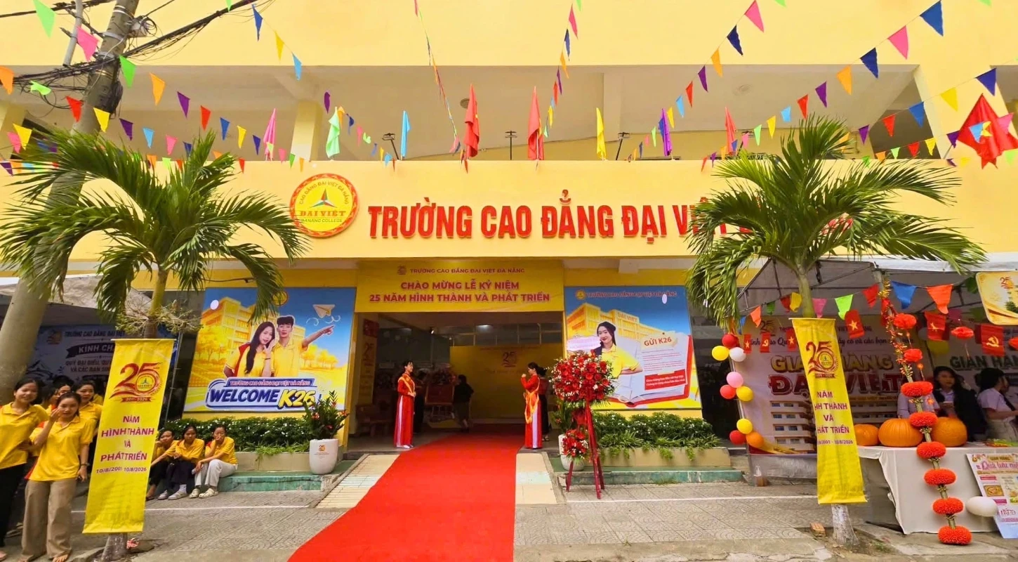 NHỮNG HÌNH ẢNH ĐẦU TIÊN TỪ LỄ KỶ NIỆM 25 NĂM HÌNH THÀNH VÀ PHÁT TRIỂN TRƯỜNG CAO ĐẲNG ĐẠI VIỆT ĐÀ NẴNG