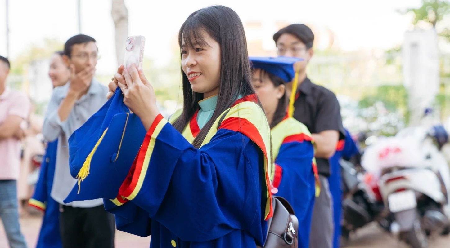 NHỮNG KHOẢNH KHẮC RẠNG RỠ TRONG NGÀY LỄ TỐT NGHIỆP 2026