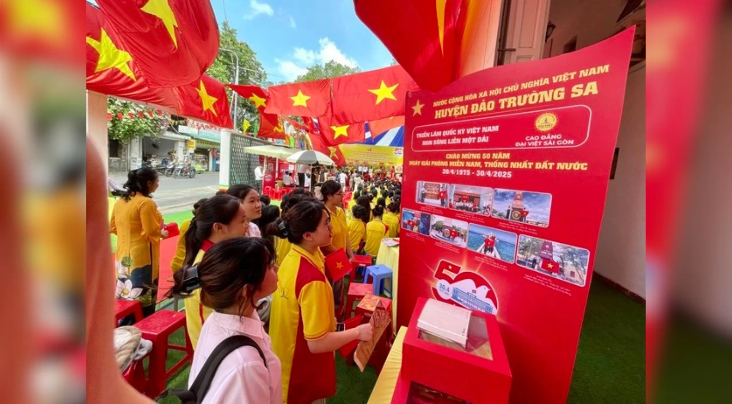 “Quốc Kỳ Việt Nam - Non Sông Liền Một Dải” - Kỷ Niệm 50 Năm Thống Nhất Đất Nước