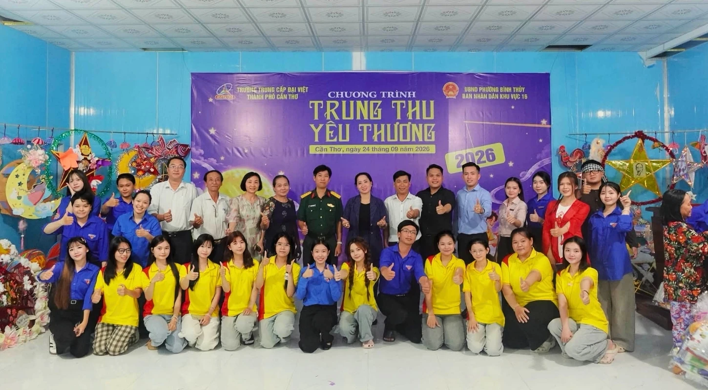 RỘN RÀNG ĐÊM HỘI “TRUNG THU YÊU THƯƠNG” NĂM 2026 - TRAO GIẢI HỘI THI LÀM LỒNG ĐÈN CHO CÁC CHI ĐOÀN LỚP
