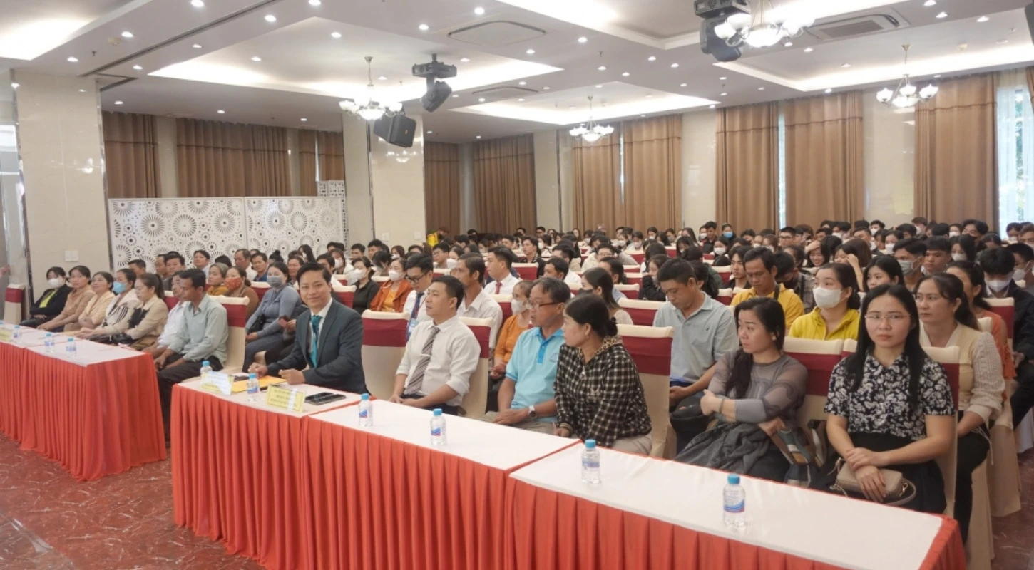 Rộn Ràng Không Khí Khai Giảng Của Tân Sinh Viên Đại Việt Cần Thơ – Khởi Đầu Năm Học Mới