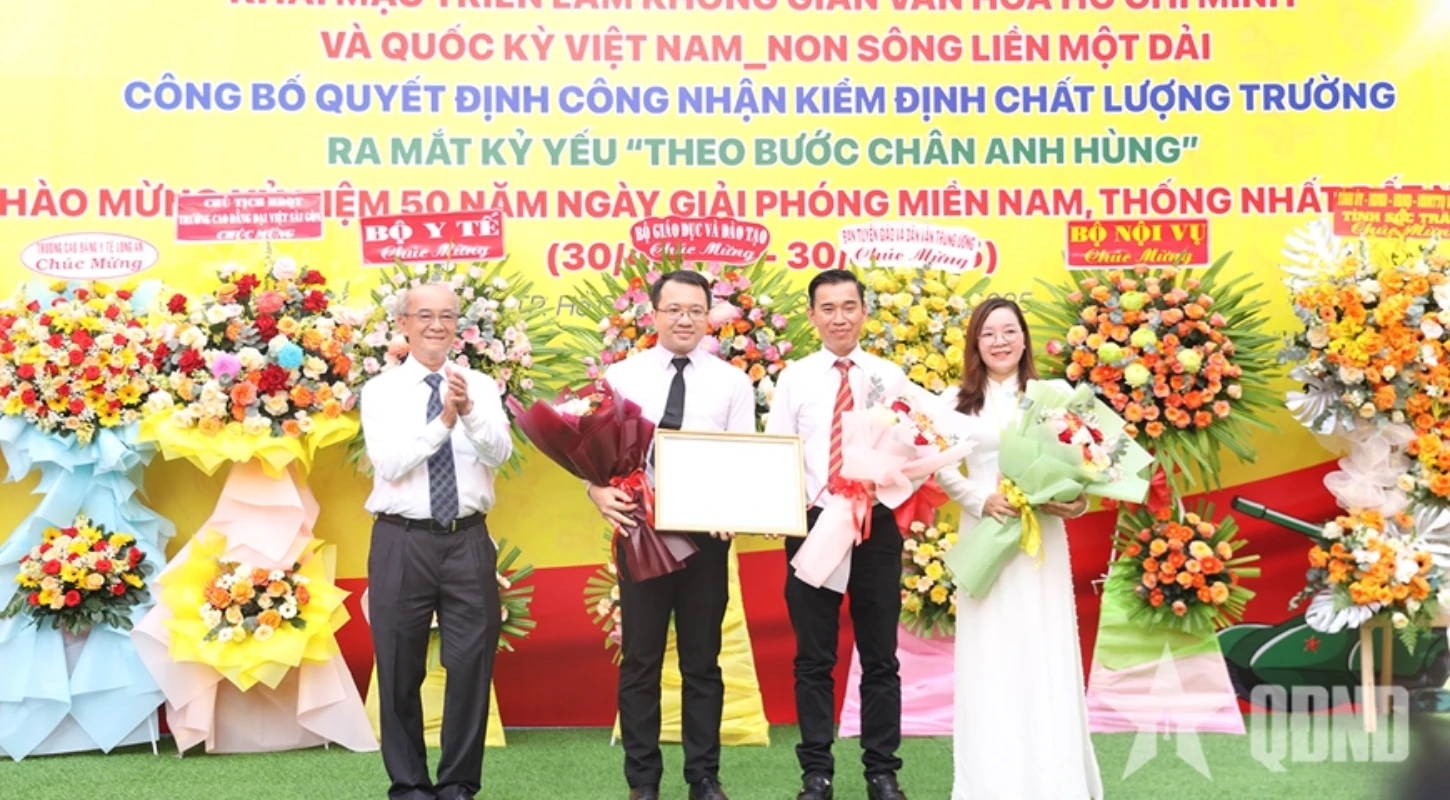 Triển Lãm “Quốc Kỳ 63 Tỉnh Thành – Non Sông Liền Một Dải” Lên Báo Quân Đội Nhân Dân