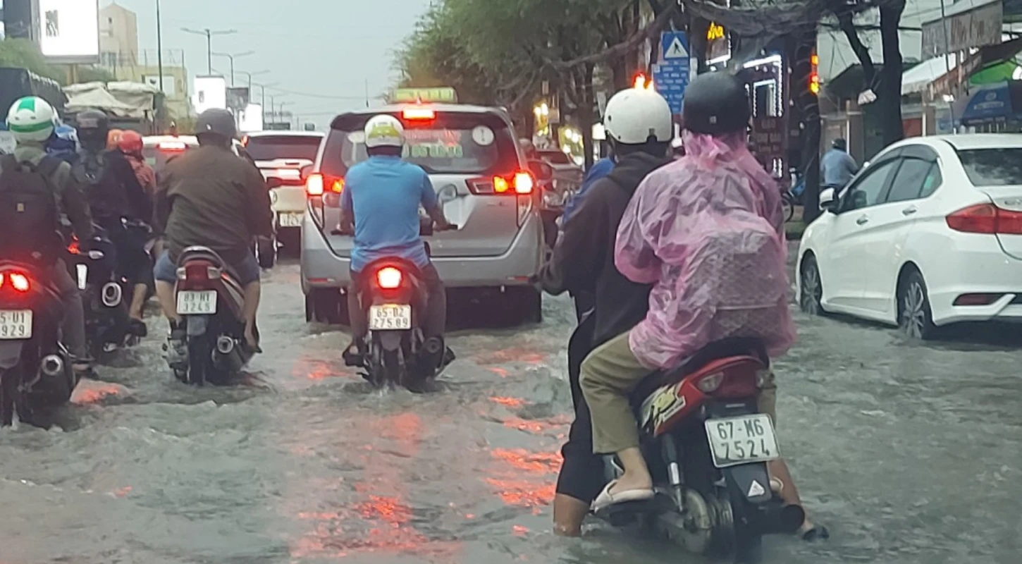 Triều Cường Xuống Dần Nhưng Vẫn Ở Mức Cao, Vượt Báo Động Iii