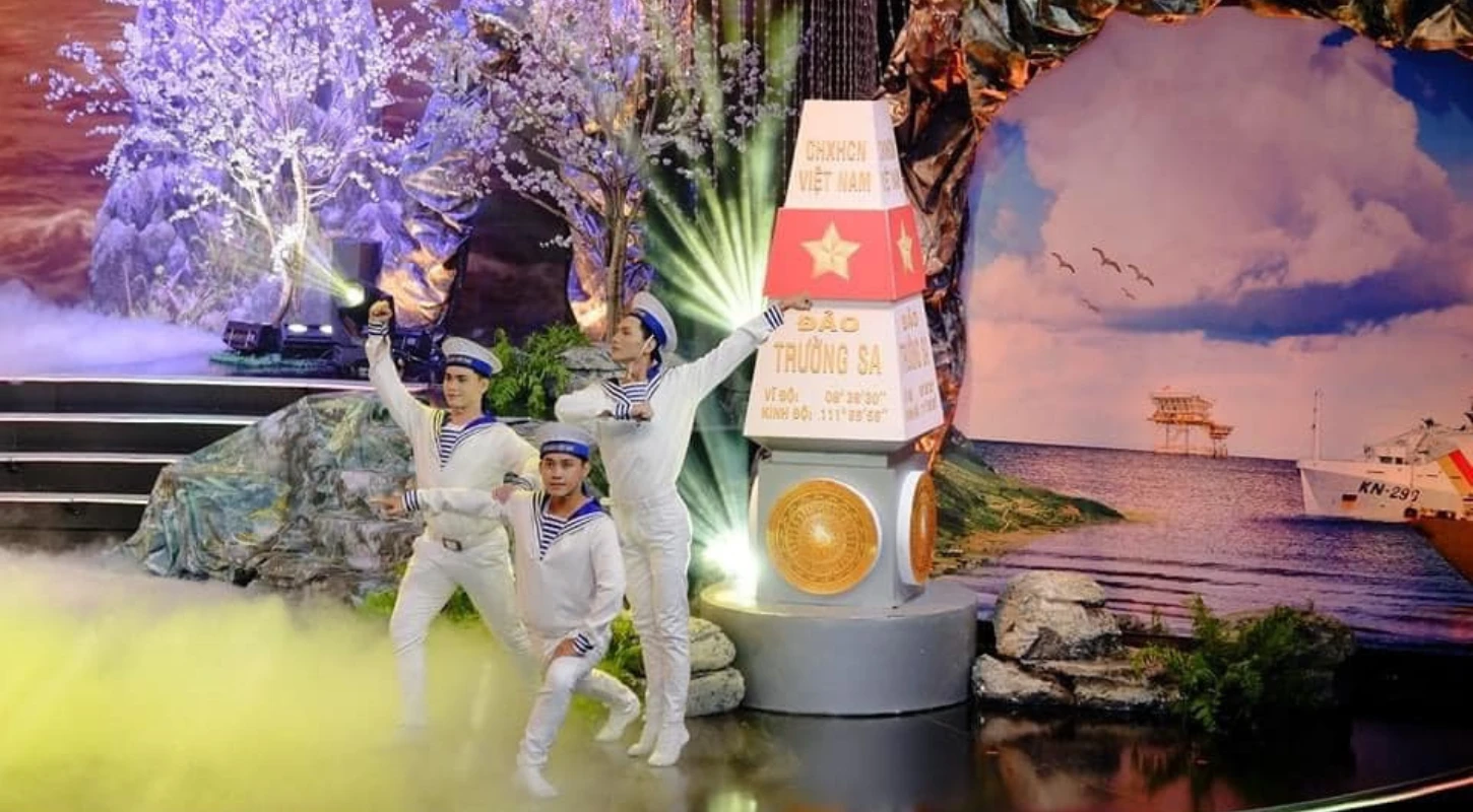 Ủng Hộ 300 Triệu Đồng Lan Tỏa Tình Yêu Quê Hương Biển Đảo