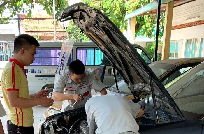 100% Sinh Viên Ngành Ô Tô Đại Việt Sài Gòn Có Việc Làm